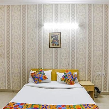 Hotel Fabexpress Ap International Noida Esterno foto