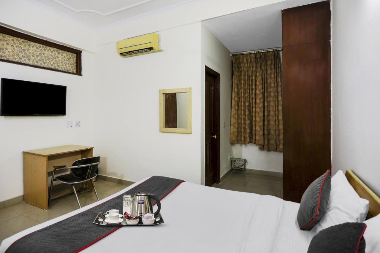 Hotel Fabexpress Ap International Noida Esterno foto