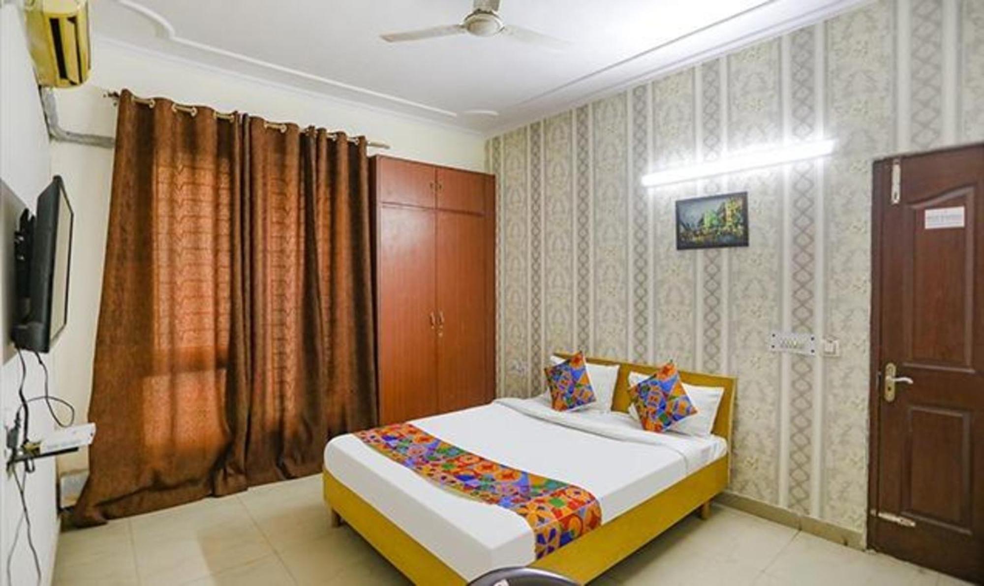 Hotel Fabexpress Ap International Noida Esterno foto