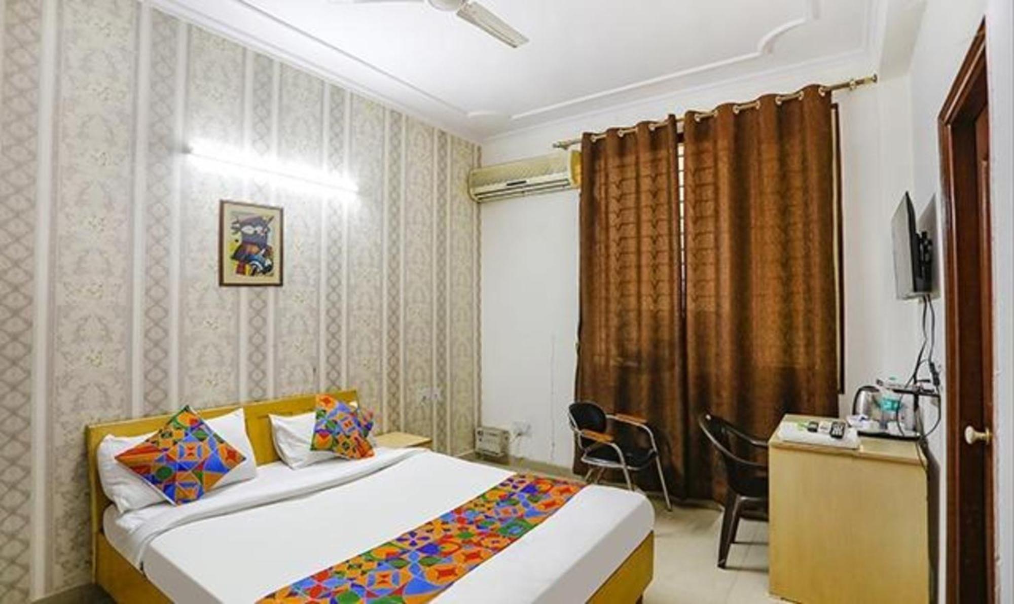 Hotel Fabexpress Ap International Noida Esterno foto