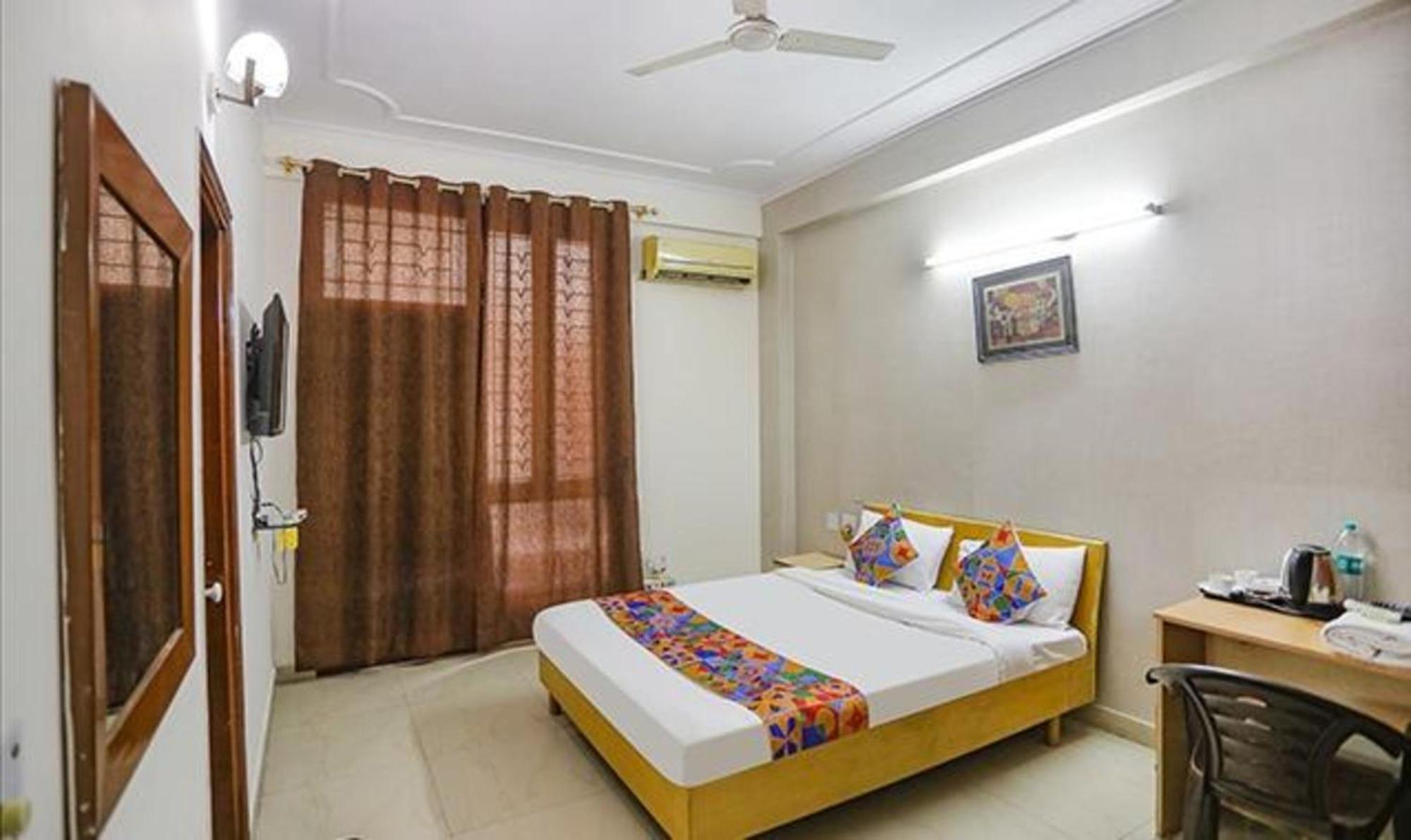 Hotel Fabexpress Ap International Noida Esterno foto