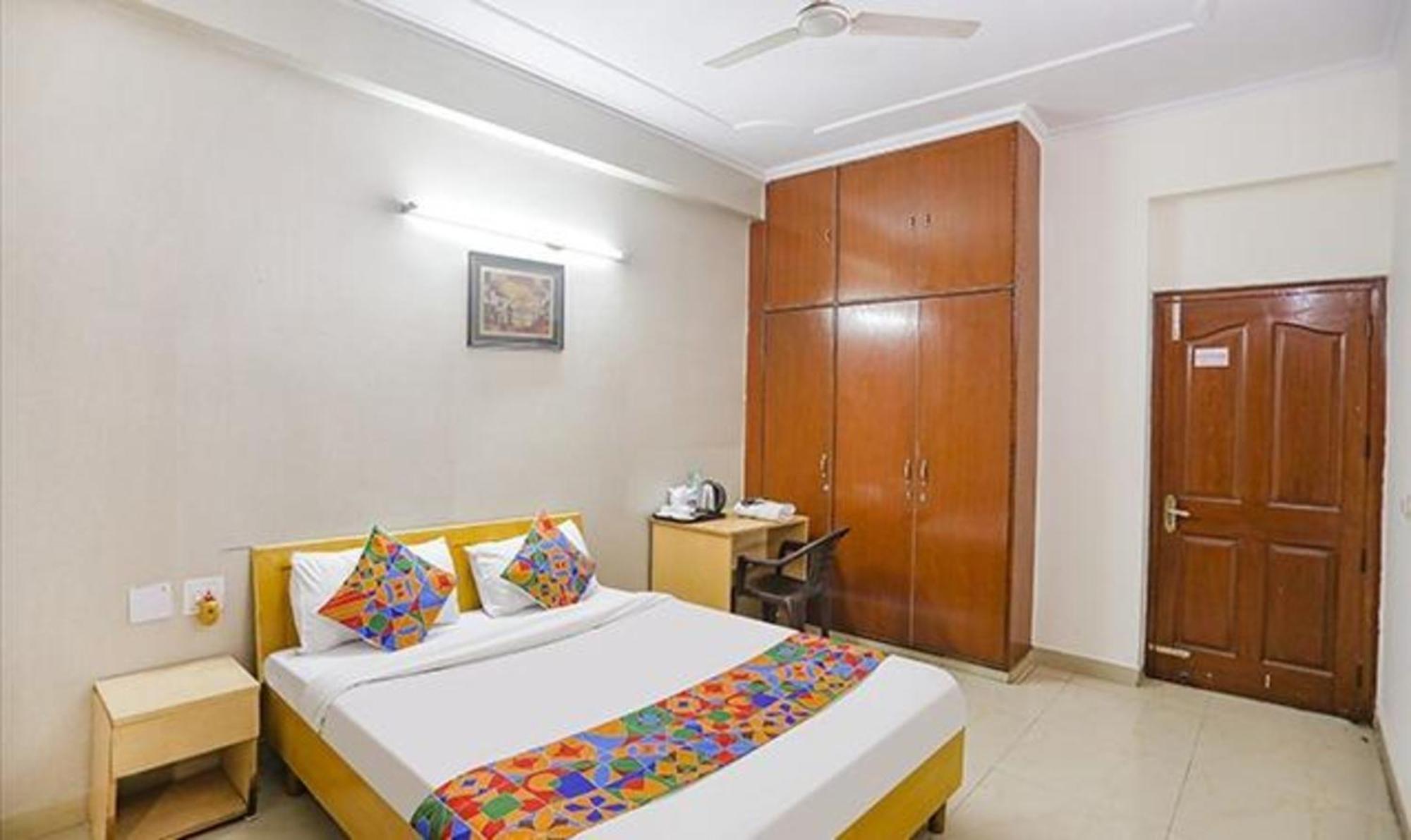 Hotel Fabexpress Ap International Noida Esterno foto