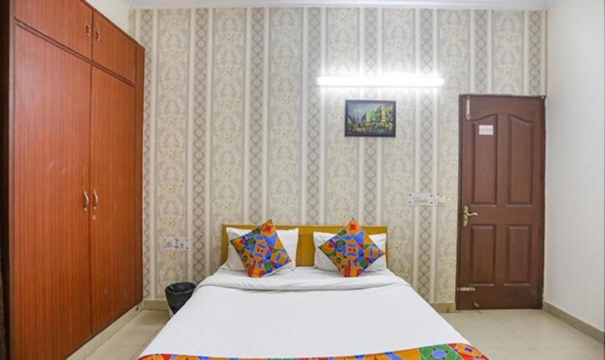 Hotel Fabexpress Ap International Noida Esterno foto
