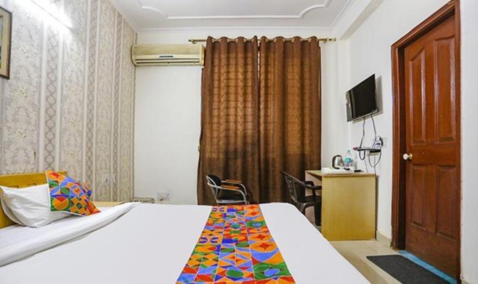 Hotel Fabexpress Ap International Noida Esterno foto