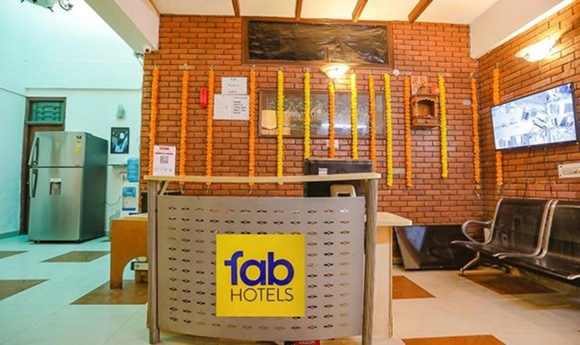 Hotel Fabexpress Ap International Noida Esterno foto